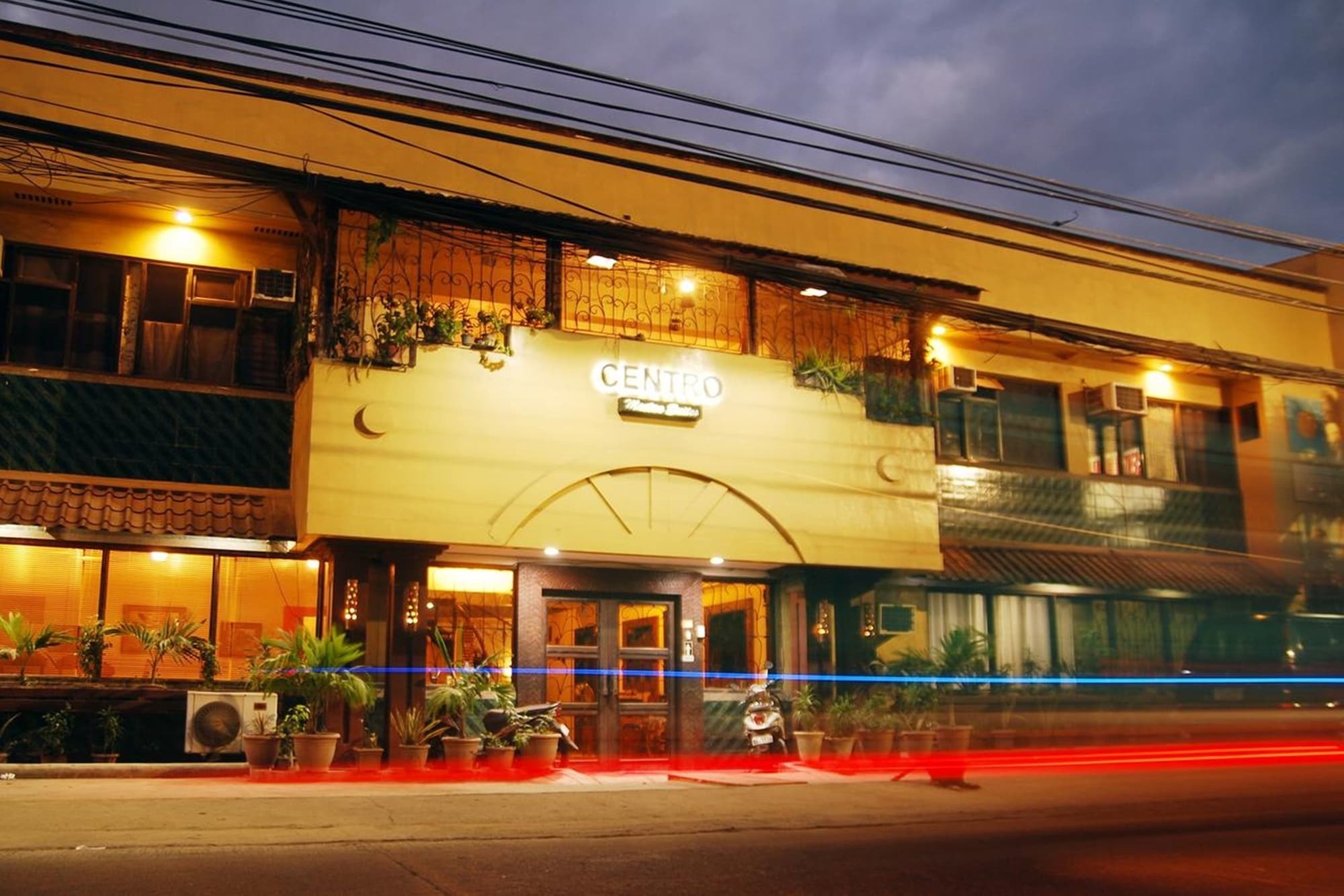 Centro Mactan Suites Мактан Екстер'єр фото